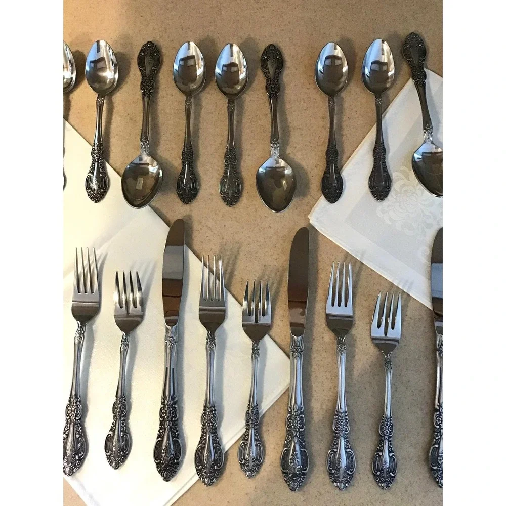 Vintage Oneida Michelangelo Victorian Flatware Set Silverplate 40 Pieces